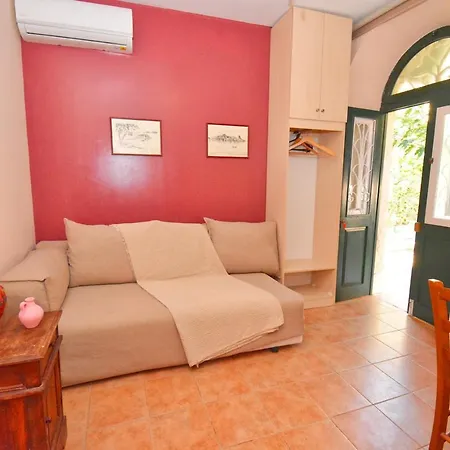 Kampielos Homes - Shared Garden