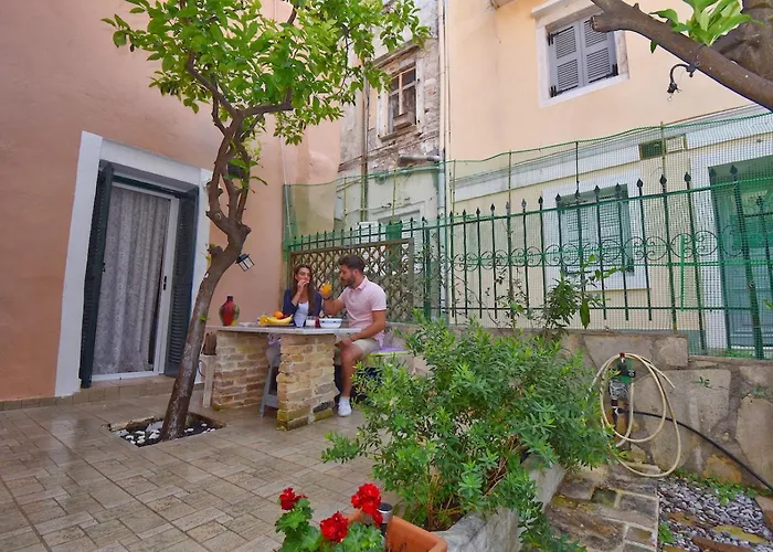 Kampielos Homes - Shared Garden *