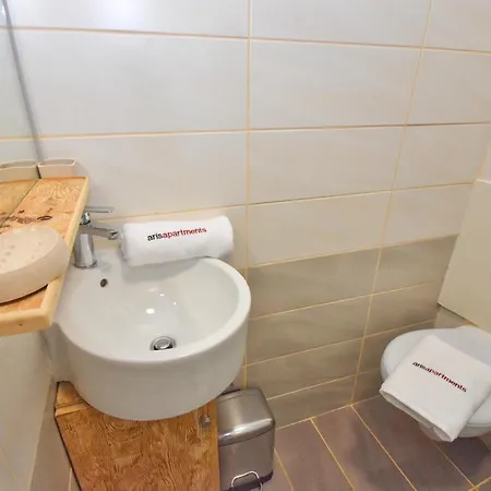 Kampielos Homes - Shared Garden Appartement *