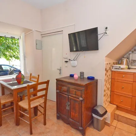 Kampielos Homes - Shared Garden Appartement