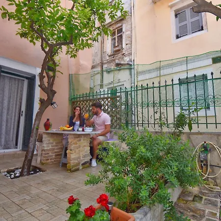 Kampielos Homes - Shared Garden *